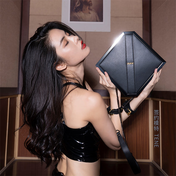 LOCKINK - Mysterious Square Kink Bag - black