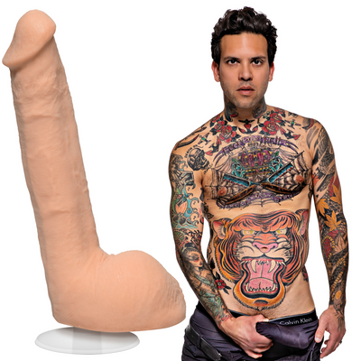 Small Hands Realistic Ultraskyn Dildo 9 / 22 Cm